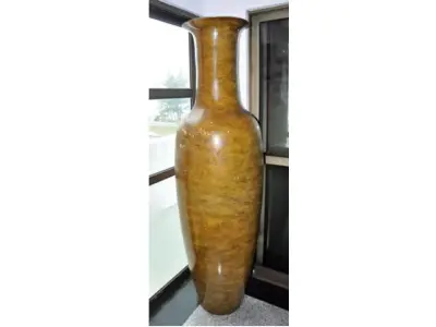 LOTE 053 - RARO VASO EM METAL NOBRE LAQUEADO OURO VELHO AVALIADA. 2 MIL REAIS TAMANHO:188 ALTURA LINDA PEÇA (NO ESTADO)