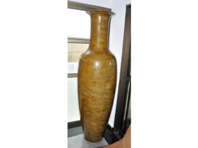 LOTE 053 - RARO VASO EM METAL NOBRE LAQUEADO OURO VELHO AVALIADA. 2 MIL REAIS TAMANHO:188 ALTURA LINDA PEÇA (NO ESTADO)