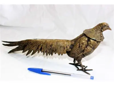 LOTE 125 - ESCULTURA EM BRONZE O FAISÃO, 32 CM.(NO ESTADO)