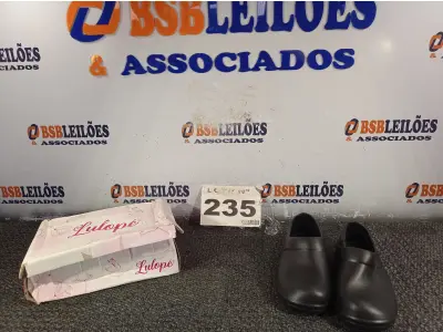 LOTE 235 - 02 – PARES DE CALÇADOS FEMININO Nº 34 (NO ESTADO, NÃO SABEMOS SE FUNCIONA. LEILÃO NÃO TEM GARANTIA E NEM DEVOLUÇÃO, SUJEITO A POSSÍVEIS AVARIAS VISÍVEIS/OCULTAS E/OU AUSÊNCIA DE COMPONENTES)