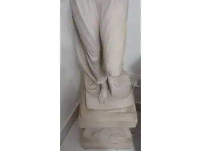 LOTE 161 - RARA ESCULTURA ITALIANA, EM MARMORITE, AVALIADA EM 4 MIL MED 160 CM (NO ESTADO)