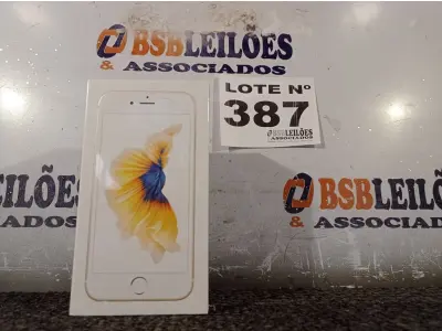 LOTE 387 - 01 - IPHONE 6S 32 GB DOURADO LACRADO (NO ESTADO, NÃO SABEMOS SE FUNCIONA. LEILÃO NÃO TEM GARANTIA E NEM DEVOLUÇÃO, SUJEITO A POSSÍVEIS AVARIAS VISÍVEIS/OCULTAS E/OU AUSÊNCIA DE COMPONENTES)