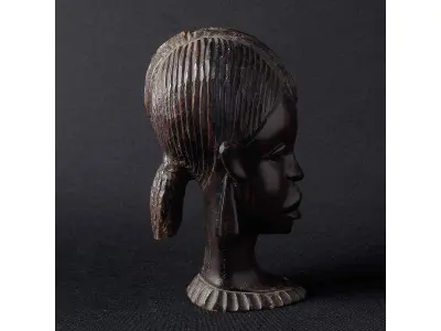 LOTE 148 - ESCULTURA IMPORTADA AFRICANA EM JACARANDÁ AFRICANO. ALTURA 20 CENTÍMETROS. (NO ESTADO)