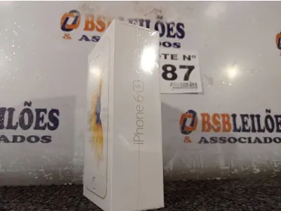 LOTE 387 - 01 - IPHONE 6S 32 GB DOURADO LACRADO (NO ESTADO, NÃO SABEMOS SE FUNCIONA. LEILÃO NÃO TEM GARANTIA E NEM DEVOLUÇÃO, SUJEITO A POSSÍVEIS AVARIAS VISÍVEIS/OCULTAS E/OU AUSÊNCIA DE COMPONENTES)