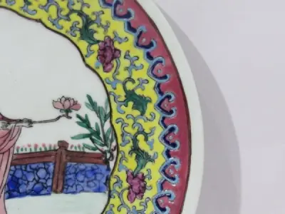 LOTE 219 - PRATO DE DECORAÇÃO IMPORTADO JAPONÊS EM PORCELANA 25 CM DE DIÂMETRO (NO ESTADO)