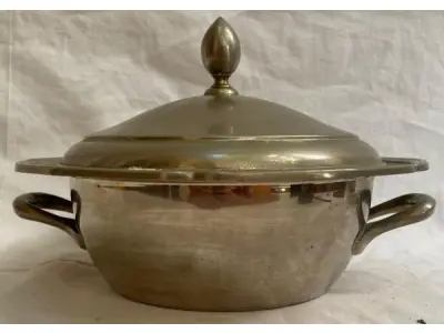 LOTE 339 - 1 SOPEIRA EM METAL ESPESSURADO A PRATA. (NO ESTADO)