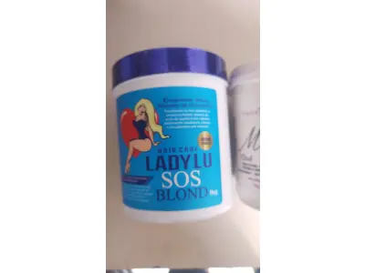 LOTE 374 - KIT PRA SALÃO MARCAS CONHECIDA EM SP E RIO DE JANEIRO KIT DESSE VALE MAIS DE 300 REAIS. (NO ESTADO)