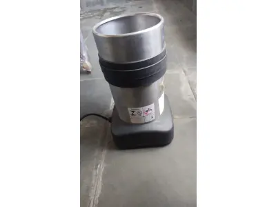 LOTE 360 - ESPREMEDOR DE LARANJA INDUSTRIAL SKYMSEN FUNCIONANDO PERFEITAMENTE SEM OS ACESSÓRIOS (NO ESTADO)