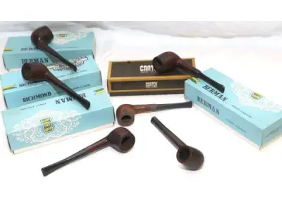 LOTE 279 - LOTE COM 6 RAROS CACHIMBOS SÉCULO XX. (JCI, CARTER) -  EM MADEIRA COM A PITEIRA EM BAQUELITE, À SABER: 4 (QUATRO) CACHIMBOS JCI (J. CARNEIRO & IRMÃOS),  EM EXCELENTE ESTADO DE CONSERVAÇÃO. (NO ESTADO)