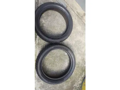 LOTE 367 - DOIS PNEUS DE  MOTO 130/70.17 MC (NO ESTADO)