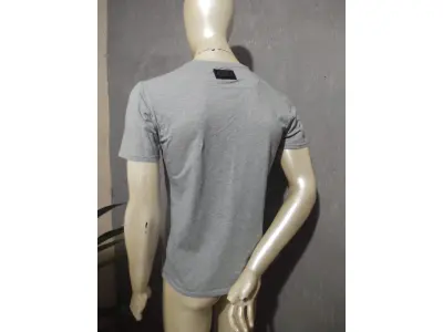 LOTE 232 - CAMISA PHILIPP PLEIN ORIGINAL NOVA SEM USO NO MERCADO CUSTA R$2000,00 (NO ESTADO)