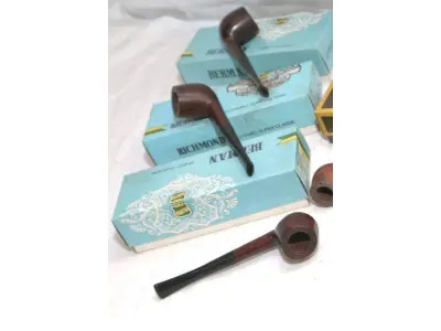 LOTE 279 - LOTE COM 6 RAROS CACHIMBOS SÉCULO XX. (JCI, CARTER) -  EM MADEIRA COM A PITEIRA EM BAQUELITE, À SABER: 4 (QUATRO) CACHIMBOS JCI (J. CARNEIRO & IRMÃOS),  EM EXCELENTE ESTADO DE CONSERVAÇÃO. (NO ESTADO)