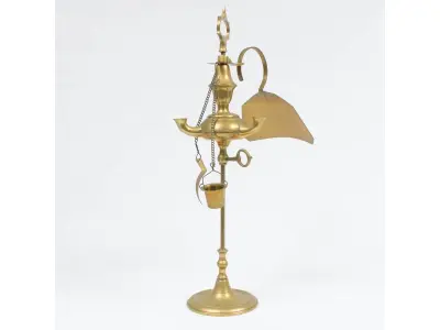 LOTE 294 - RARA LAMPARINA DE MESA EM METAL AMARELO COM PARA VENTO E APAGADOR. ALT 37 CM.(NO ESTADO)