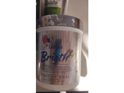 LOTE 382 - KIT PRA SALÃO MARCAS CONHECIDA EM SP E RIO DE JANEIRO KIT DESSE VALE MAIS DE 300 REAIS. (NO ESTADO)