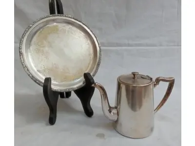 LOTE 333 - BULE  ESPESSURADO A PRATA E UMA SALVA E 1 BULE PARA CAFÉ.(NO ESTADO)