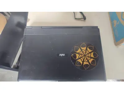 LOTE 358 - NOTEBOOK COM PROBLEMA NA TELA, COMPLETO (NO ESTADO)