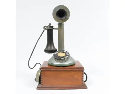 LOTE 296 - RARO  TELEFONE EM METAL E MADEIRA. ANTIGA EMPRESA TELEFÔNICA TELEBRAS.DA  ORION DE  SÃO PAULO C.T.B.ALT 28,5 CM. MEDIDA DA CAIXA, ALTURA 23 CM, COMPRIMENTO 17 CM (NO ESTADO)
