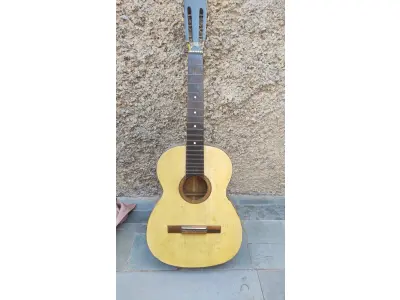 LOTE 250 - VIOLÃO (NO ESTADO)