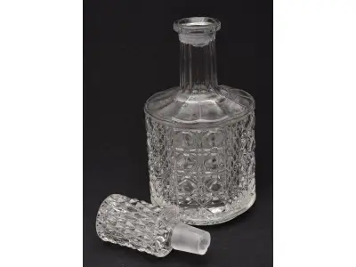 LOTE 227 - GARRAFA PARA WHISKY, CRISTAL, LAPIDADA - 26CM DE ALTURA (NO ESTADO)