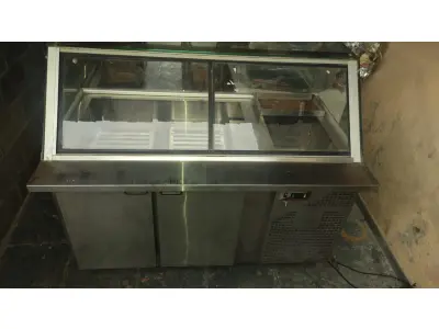 LOTE 420 - BALCÃO EXPOSITOR REFRIGERADO EM INOX FUNCIONANDO (NO ESTADO)