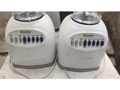 LOTE 422 - LOTE COM DOIS LIQUIDIFICADORES FUNCIONANDO E CENTRÍFUGA DE FRUTAS (NO ESTADO)
