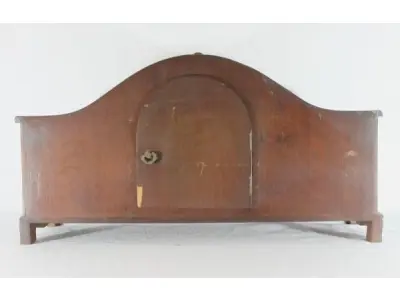 LOTE 282 - ANTIGO RELÓGIO DE MESA EM MADEIRA DE DUAS CORDAS , PRECISA DE REPAROS. 23 CM X 49 CM (NO ESTADO)