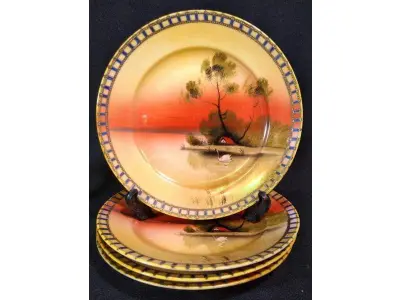 LOTE 179 - RARO JOGO PARA CHÁ JAPONÊS, PORCELANA CASCA DE OVO, ÓTIMA POLICROMIA E DOURAÇÃO,  CONSTANDO 1 LEITEIRA, 4 PRATOS PAR BOLO E 12 XÍCARAS (NO ESTADO)
