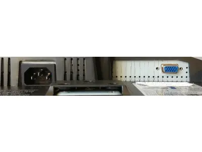 LOTE 351 - MONITOR SAMSUNG LUGANDO PERFEITAMENTE (NO ESTADO)