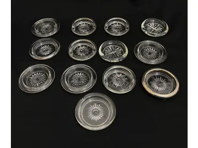 LOTE 237 - LINDOS PORTA-COPOS EM CRISTAL, IMPORTADOS ITÁLIA OBS: 2 ESTÃO COM MÍNIMOS BICADOS). 2 X 10CM (NO ESTADO)