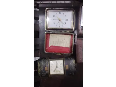 LOTE 328 - LOTE COM 6 RELÓGIOS A CORDAS ANTIGOS (NO ESTADO)
