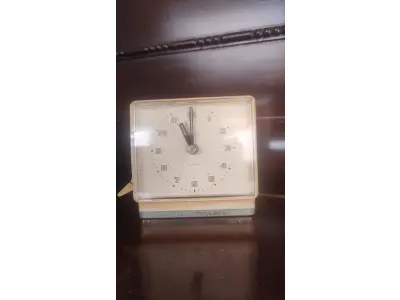 LOTE 342 - LOTE COM DOIS RELÓGIOS ANTIGOS (NO ESTADO)