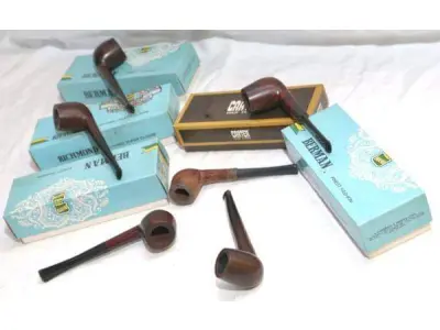 LOTE 279 - LOTE COM 6 RAROS CACHIMBOS SÉCULO XX. (JCI, CARTER) -  EM MADEIRA COM A PITEIRA EM BAQUELITE, À SABER: 4 (QUATRO) CACHIMBOS JCI (J. CARNEIRO & IRMÃOS),  EM EXCELENTE ESTADO DE CONSERVAÇÃO. (NO ESTADO)