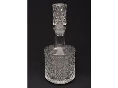 LOTE 227 - GARRAFA PARA WHISKY, CRISTAL, LAPIDADA - 26CM DE ALTURA (NO ESTADO)