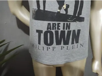 LOTE 232 - CAMISA PHILIPP PLEIN ORIGINAL NOVA SEM USO NO MERCADO CUSTA R$2000,00 (NO ESTADO)