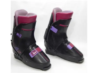 LOTE 235 - BOTAS DE ESQUIAR, SALOMON, MODELO SX42, (NO ESTADO)