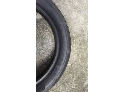 LOTE 367 - DOIS PNEUS DE  MOTO 130/70.17 MC (NO ESTADO)