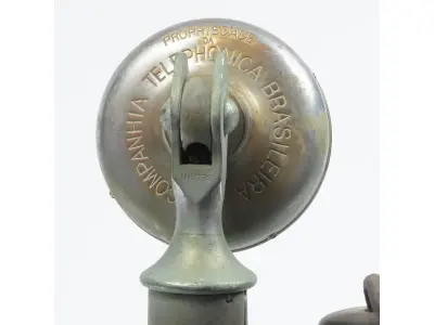 LOTE 296 - RARO  TELEFONE EM METAL E MADEIRA. ANTIGA EMPRESA TELEFÔNICA TELEBRAS.DA  ORION DE  SÃO PAULO C.T.B.ALT 28,5 CM. MEDIDA DA CAIXA, ALTURA 23 CM, COMPRIMENTO 17 CM (NO ESTADO)