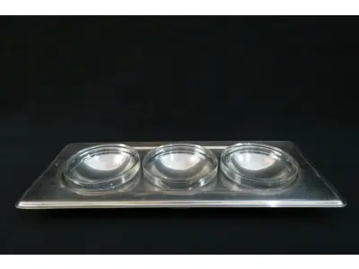 LOTE 210 - PETISQUEIRA EM METAL ESPESSURADO A PRATA, 40CM (NO ESTADO)
