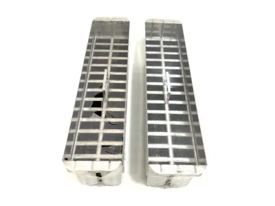 LOTE 239 - DUAS  ATA FORMAS DE PICOLÉ: FABRICADO EM AÇO INOX (NO ESTADO)