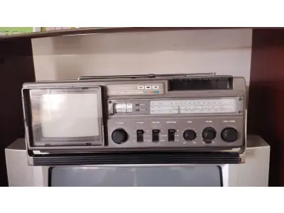 LOTE 491 - RARO TV 5 C/ RADIO E TOCA FITAS K7 - TUDO OK. SUPER CONSERVADO UMA BELA RARIDADE (NO ESTADO)