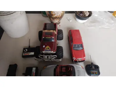 LOTE 444 - CARRINHOS CONTROLES REMOTO (NO ESTADO)