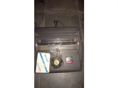 LOTE 554 - MÁQUINA DE ESCREVER ANTIGA FUNCIONANDO PERFEITAMENTE (NO ESTADO)
