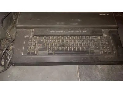 LOTE 572 - MÁQUINA DE ESCREVER TENPOET112  FUNCIONANDO PERFEITAMENTE (NO ESTADO)