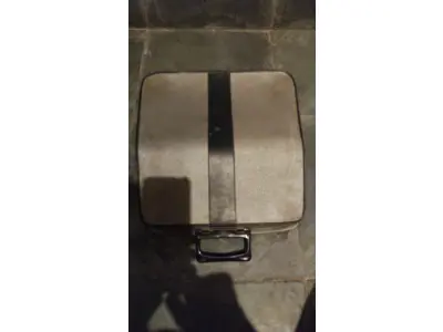 LOTE 546 - MÁQUINA DE ESCREVER ANTIGA FUNCIONANDO PERFEITAMENTE (NO ESTADO)