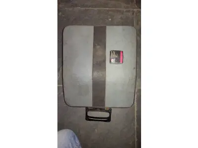LOTE 553 - MÁQUINA DE ESCREVER ANTIGA FUNCIONANDO PERFEITAMENTE (NO ESTADO)