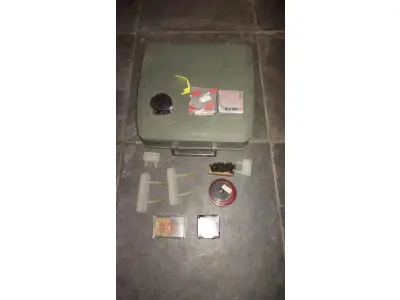 LOTE 556 - MÁQUINA DE ESCREVER ANTIGA FUNCIONANDO PERFEITAMENTE (NO ESTADO)