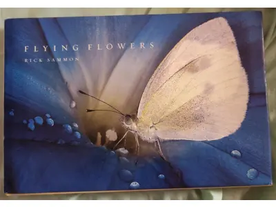 LOTE 614 - RARO LIVRO FLYING FLOWERS RICK SAMMON (NO ESTADO)