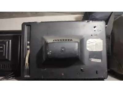 LOTE 472 - ANTIGA TV PHILIPS PRETA E BRANCA FUNCIONANDO ATE O MOMENTO LARGURA 48 CM, ALTURA 35CM, (NO ESTADO)