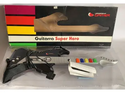 LOTE 535 - GUITARRA PLAYSTATION 2 USADA UMA VEZ E FOI GUARDADA ESTADO DE NOVO (NO ESTADO)