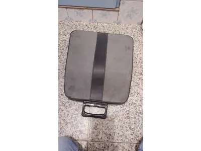 LOTE 559 - MÁQUINA DE ESCREVER ANTIGA FUNCIONANDO PERFEITAMENTE (NO ESTADO)